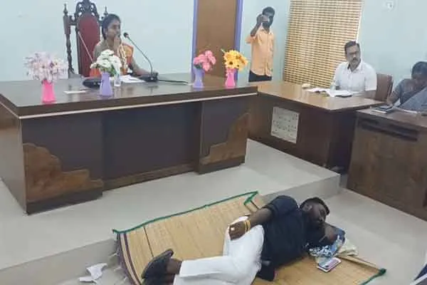Sirkazhi Municipal issue! Members in continuous struggle