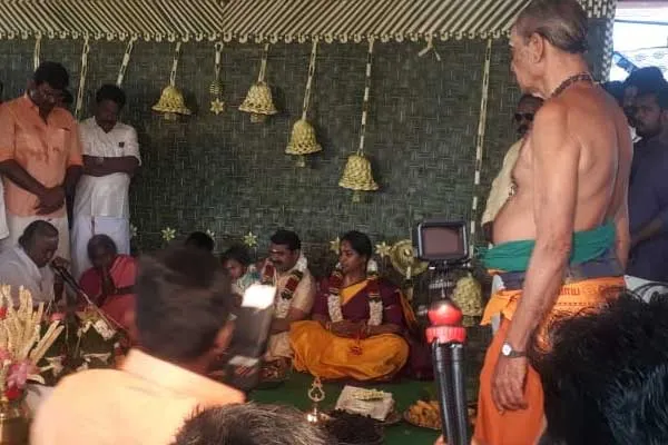 Seeman son's earring function 