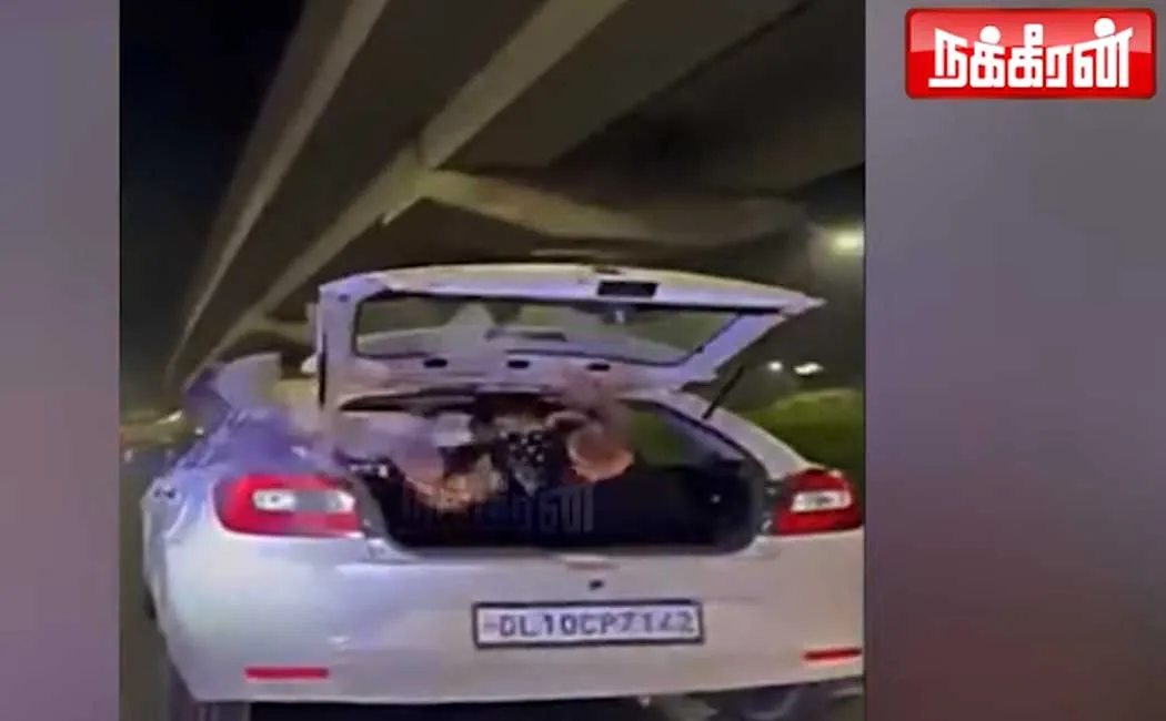  youth threw money on the road to make instagram reels