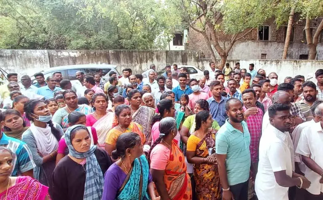 Puducherry chief minister house besieged by ration shop workers