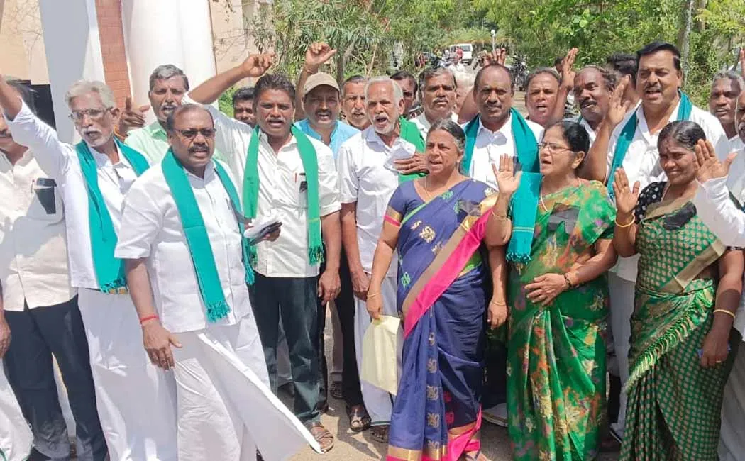 Farmers are struggle in the grievance redressal meeting