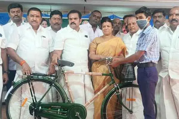 MLA Thenmozhi sekar made vote campaign on government function 