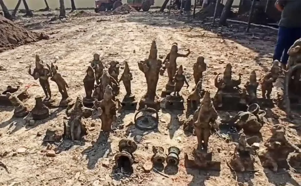 23 idols of Impon found at a depth of two feet in Sirkazhi