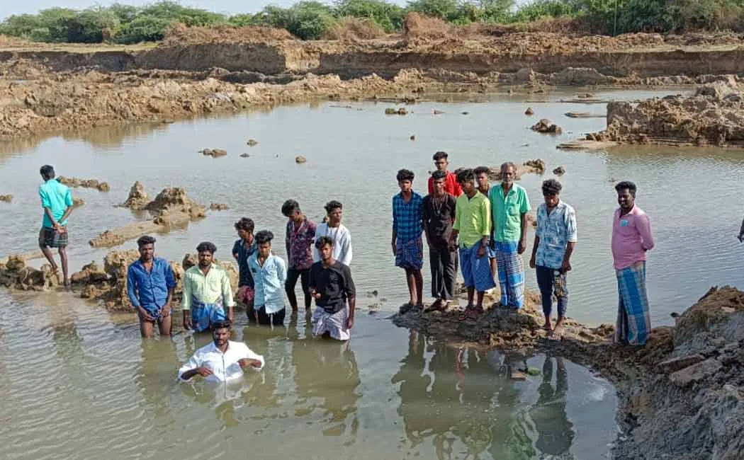 Boy passed away for trapped in sand pit 