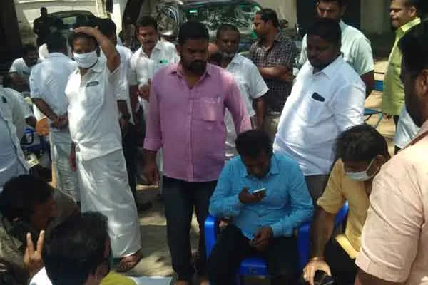 Trichy Truck union owners, wage workers conflict  police