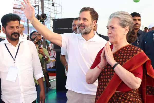 “Rs. 2,500 For  woman” - Sonia promised in Telangana