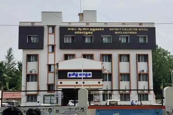 Woman gave complaint on collector office 