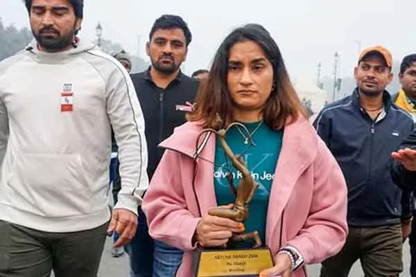 Vinesh Phogat, the player who left the Indian government awards on the road!