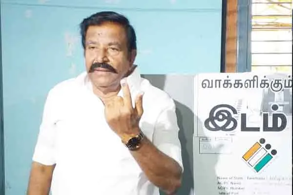 KN Nehru, Anbil Mahesh cast Vote  
