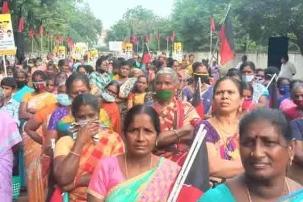 DMK in Trichy condemns gas cylinder price hike  
