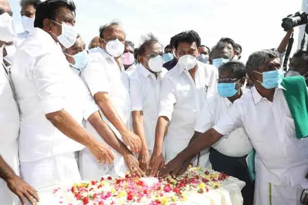 Kallanai dam open's by TamilNadu ministers 
