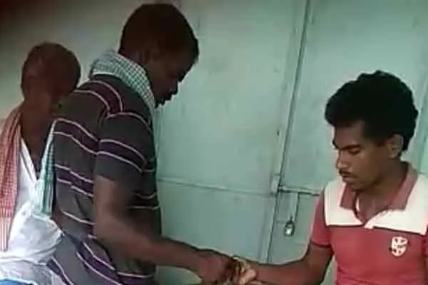 Bribe to farmer for paddy purchase; Dismissal of employee ..!