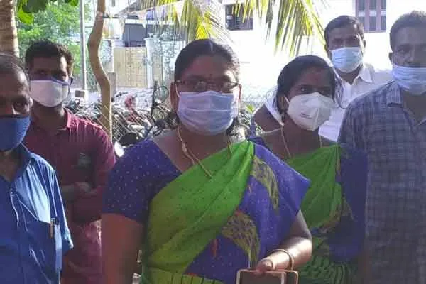 Peravurani Tehsildar car has been stolen 