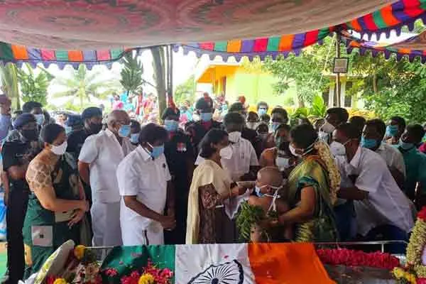 Army soldier passes away  Minister and Collector who paid tribute in person ..!