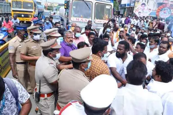 BJP People conflict with police 