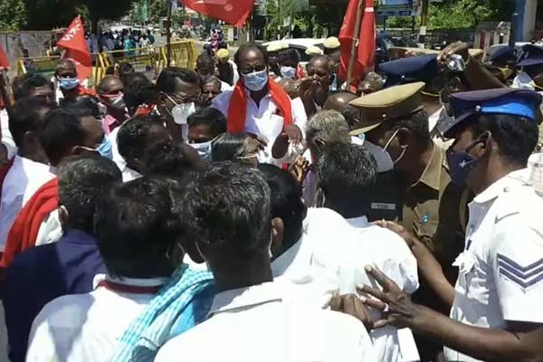Farmers union members struggle in Nagappattinam collector office 