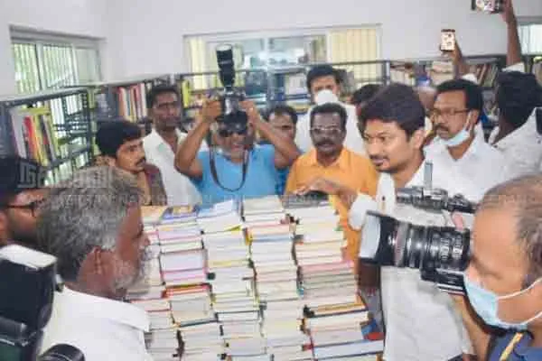 DMK Udhayanithi visit dhoni fan house in thittakudi 