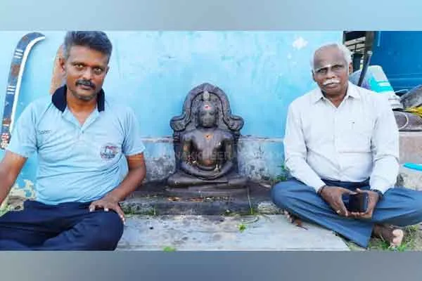 Ancient Buddha statue in Ayyanar temple ..!