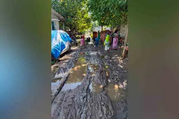‘We are going to call the collector for the harvest’ - People’s struggle demanding road repairs
