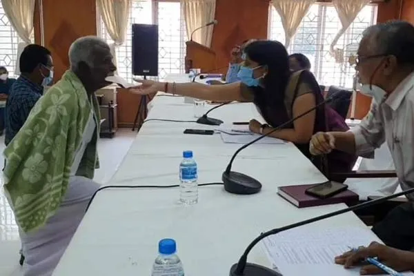 The old man who petitioned the Thiruvarur Collector  