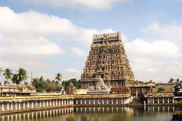 Case registered against chidambaram natarajar temple Dikshitars who snatched Deeparadhana's plate from the devotee 