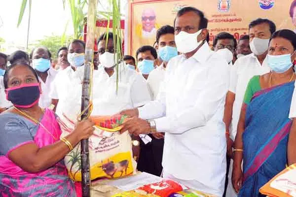 Pongal items, Vetti, Saree ..! - People who happily bought