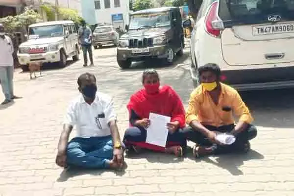Woman struggles to file nomination in dindigul