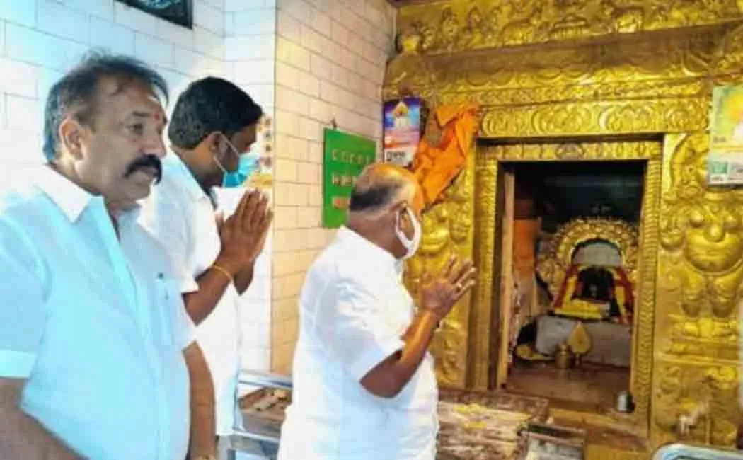 DMK worship at the temple to win the urban election!