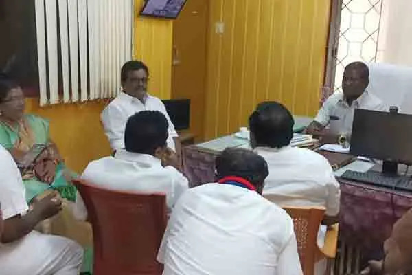 DMK city council chairman demolished the Disruptive wall