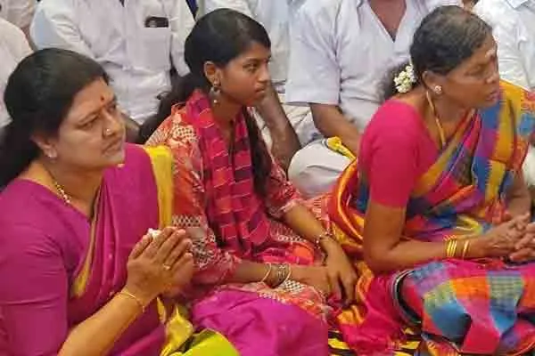 Sasikala who visited seven temples in one day 