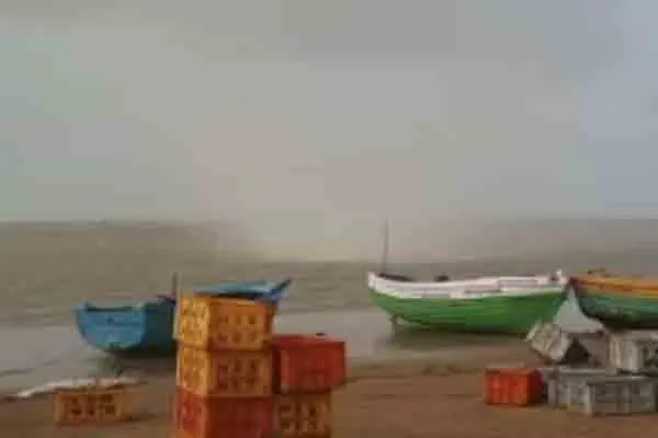 Whirling wind; Fishermen who ran for their lives!