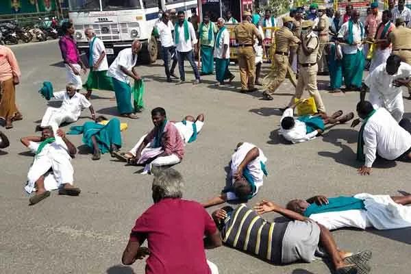farmers gave petition to MGR Statue 