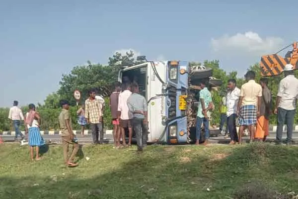 25 injured as van overturns MLA who went in person and said consolation!