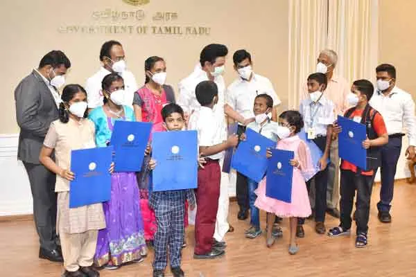 Bharathiyar Centenary Commemoration: Chief Minister presents award to researchers!