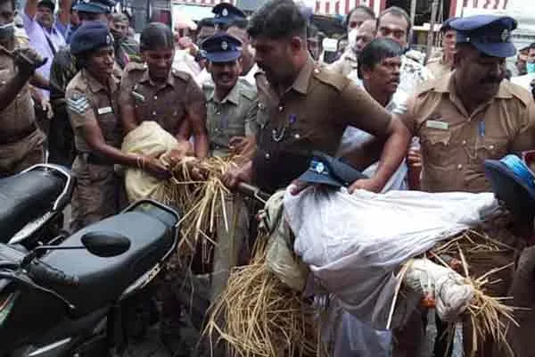 DMK ADMK controversy virudhunagar 
