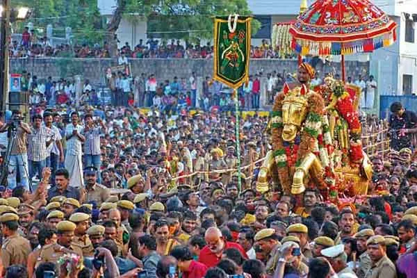 Nithiyananda at the Madurai Chithirai Festival!