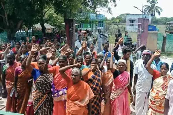 Arrest liquor dealers; Women besieging the police station;