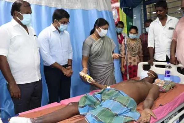 Mother's pregnant daughter killed in house collapse Minister who went in person!