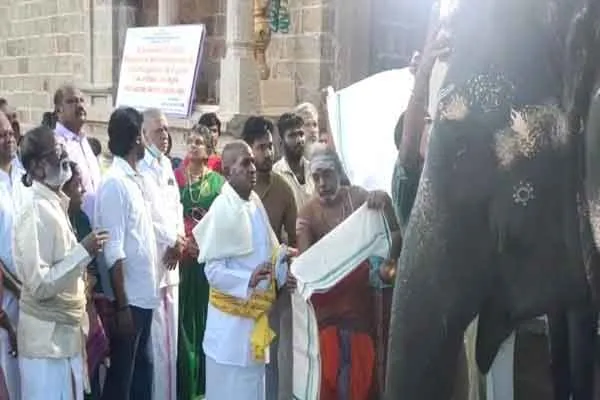 musician Ilayaraja at Tirukkadaiyur temple