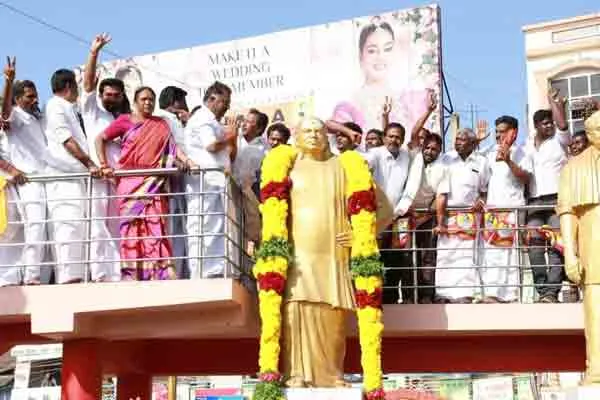 ADMK Members standing on the OPS side!
