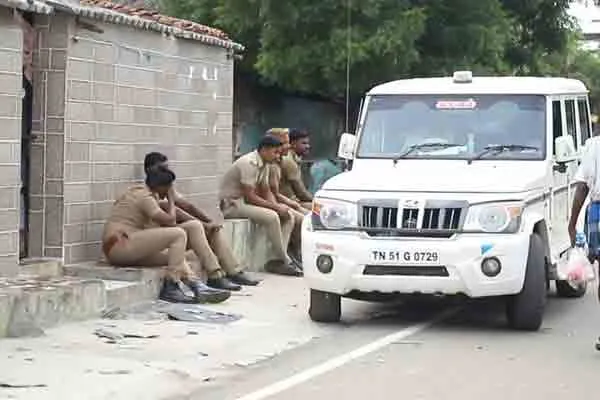 Conflict between fishermen village police arrested ten 