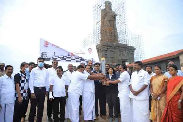 Valluvar Statue of Kanyakumari Welcomes the Chess Olympiad Torch!