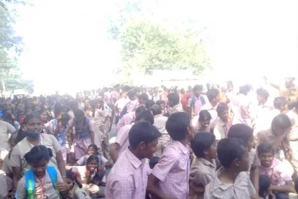 Salem kondappanayakkanpatti government school teacher suspend 