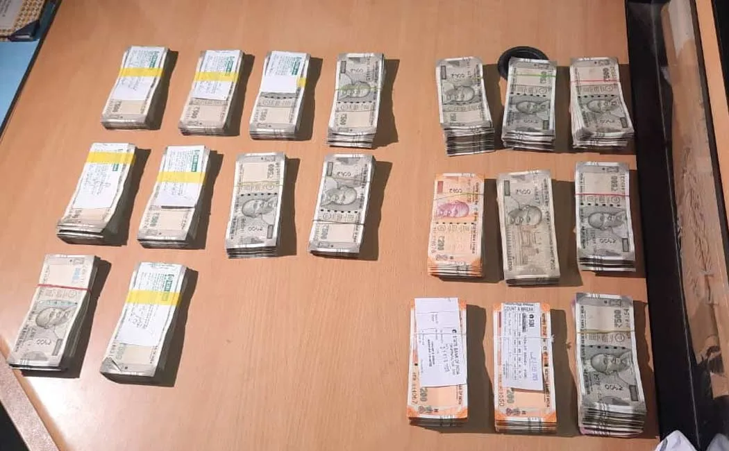  5 lakh seized in the anti-bribery department in the Cuddalore corporation
