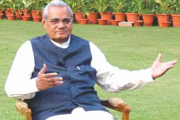 History of Dissolution of Vajpayee regime by Jayalalitha 