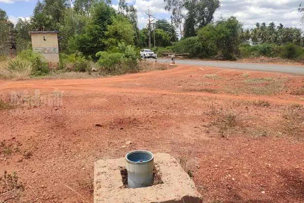 5 dangerous bore wells within 1 km of the main road ..!