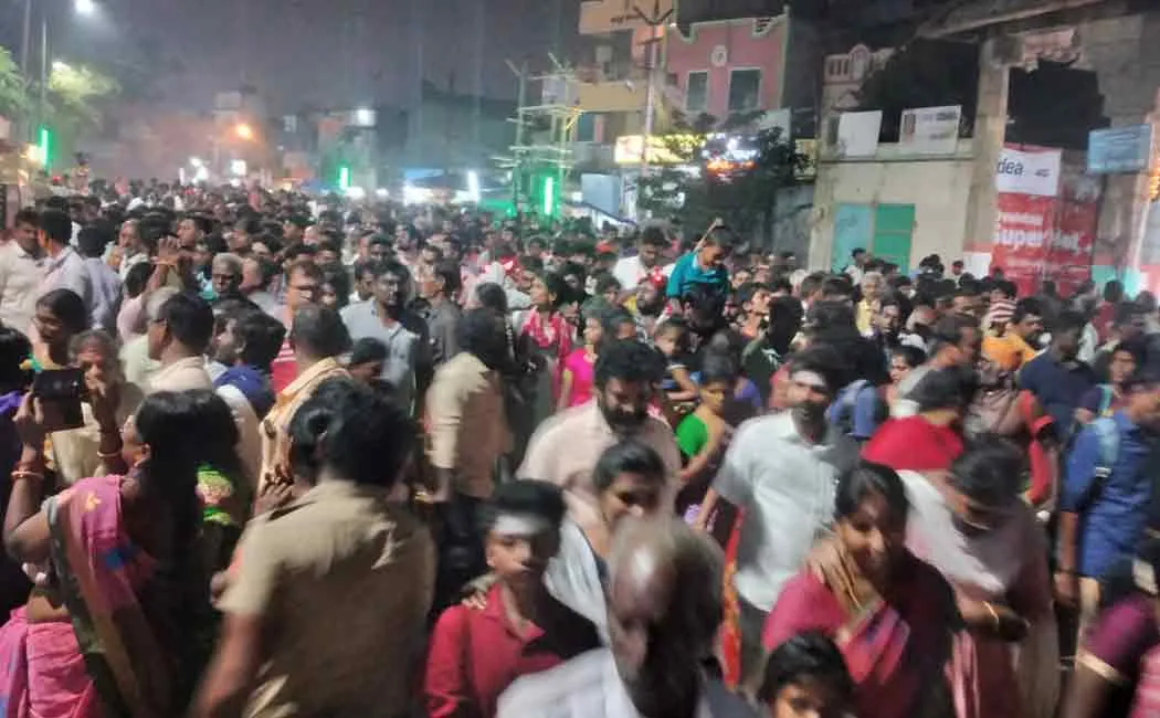  Women cheating Krivalam devotees!