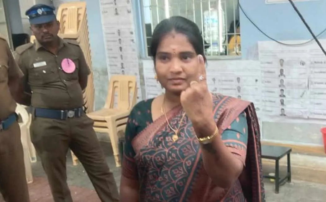 Opposition to DMDK candidate Anand who came to vote in party clothes