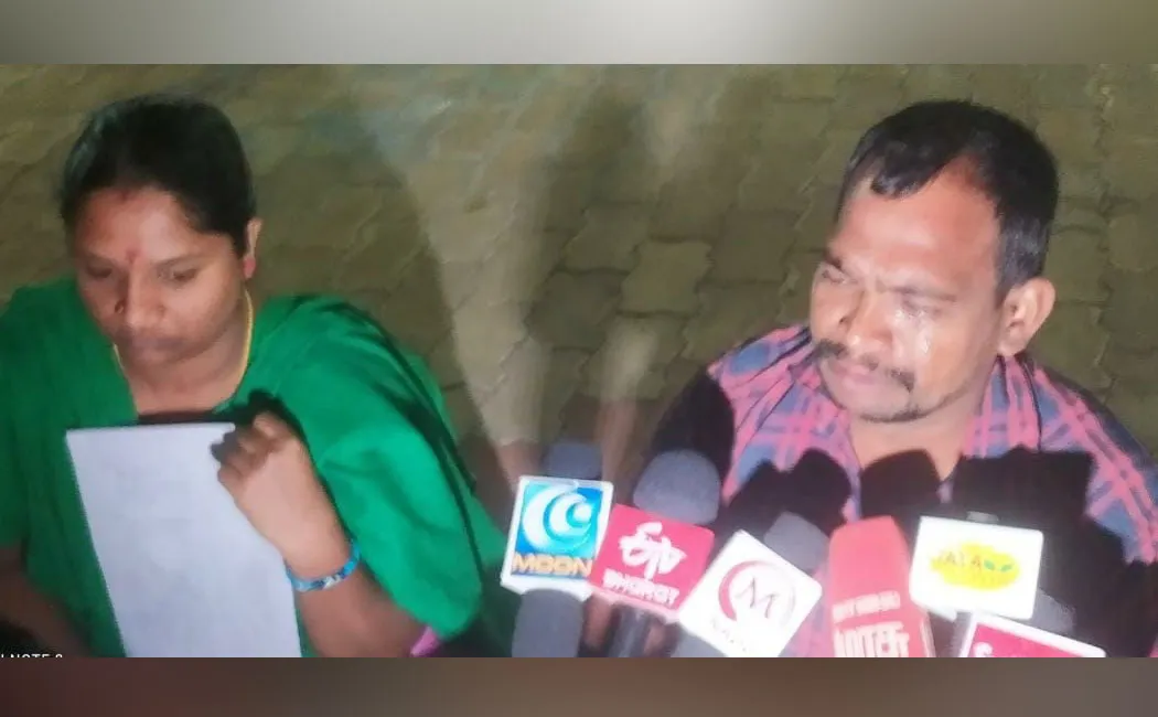 couple selling panipuri engaged in a dharana against the police