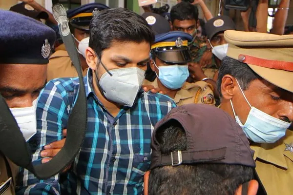 Son trapped by mother Clue  Judgment of the Court of Kerala